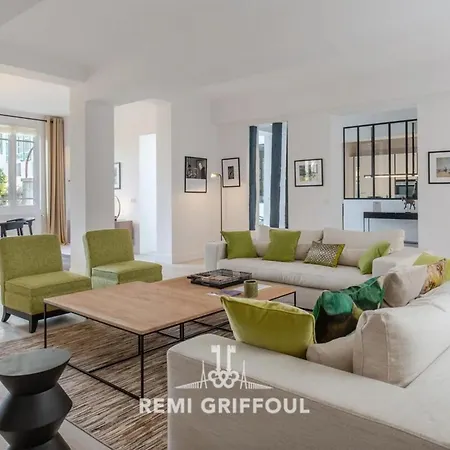 Gernez Historic Center 10 Guests *