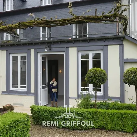 Gernez Historic Center 10 Guests Villa