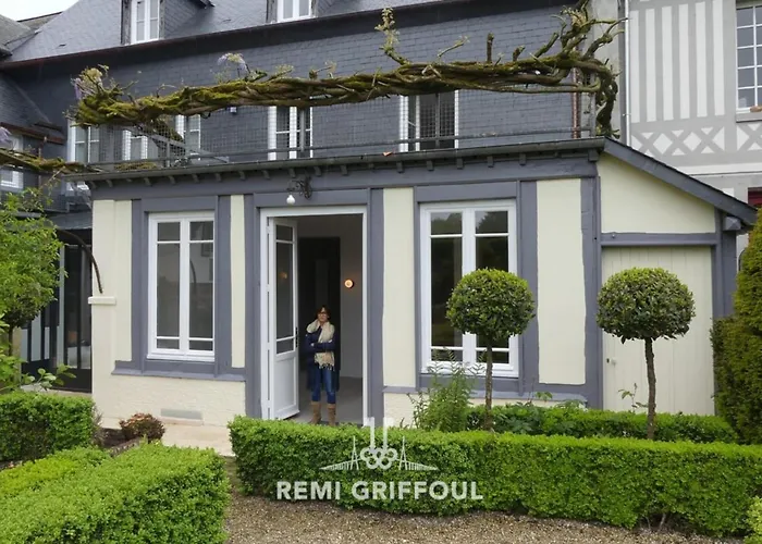 Gernez Historic Center 10 Guests Villa